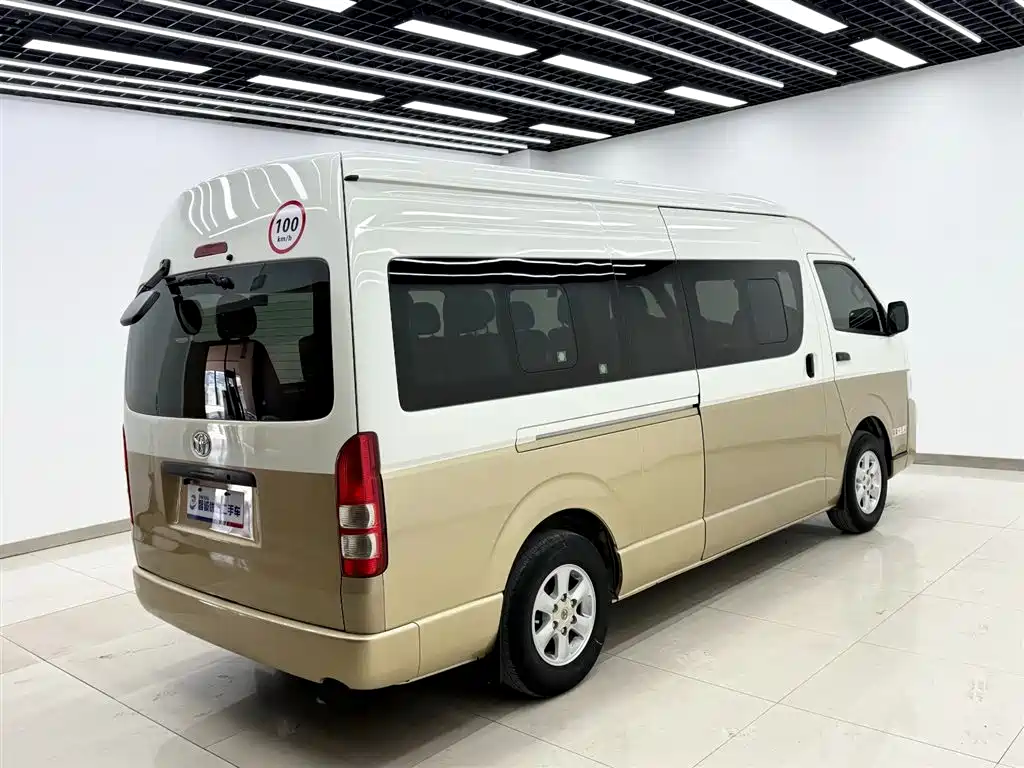 Toyota Hiace 2018 — фото 15