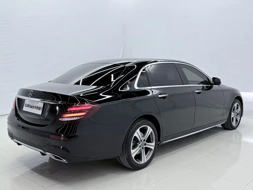 Mercedes-Benz E-Class 2019 — фото 15