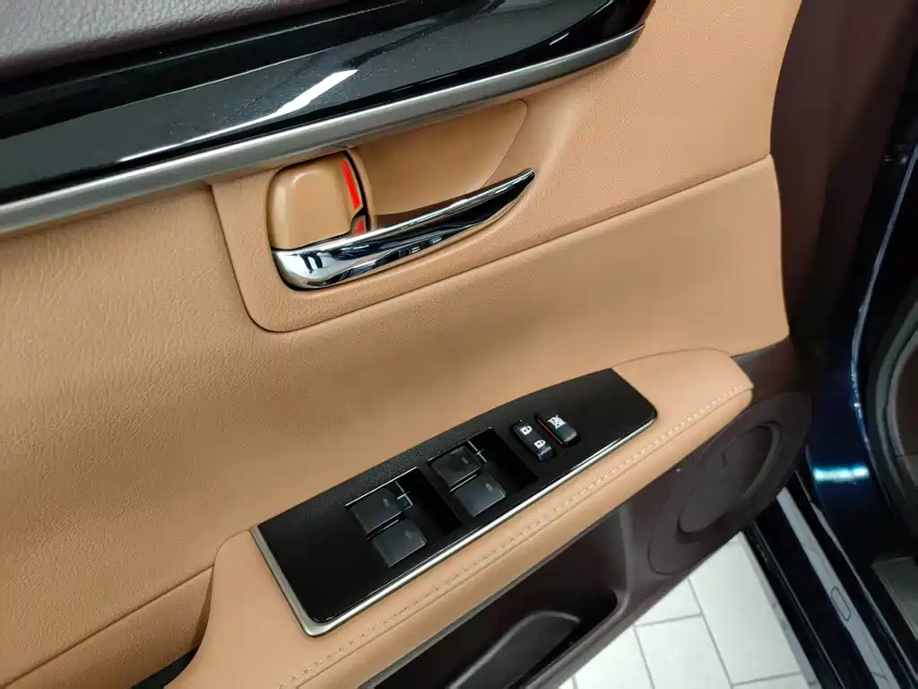 Lexus ES 2018 — фото 16