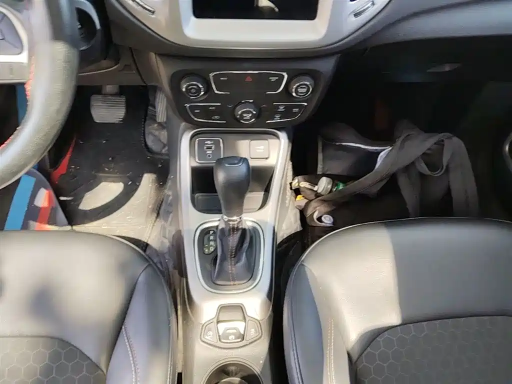 Jeep Compass 2020 — фото 14
