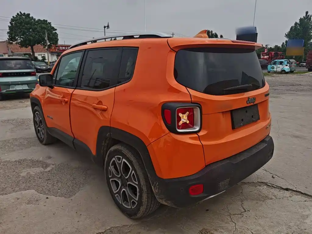 Jeep Renegade 2016 — фото 5