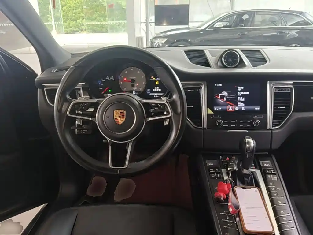 Porsche Macan 2018 — фото 11