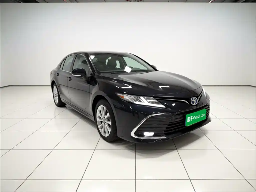 Toyota Camry 2023 — фото 4