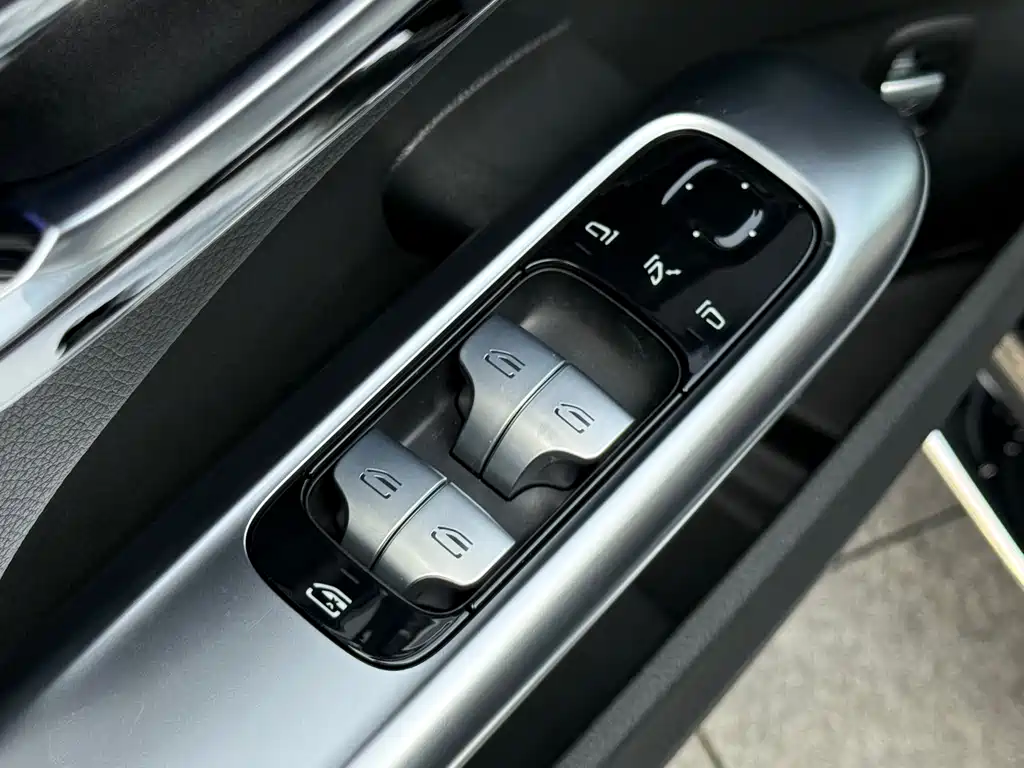 Mercedes-Benz C-Class 2023 — фото 14
