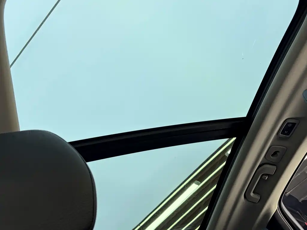Volvo XC60 2018 — фото 11