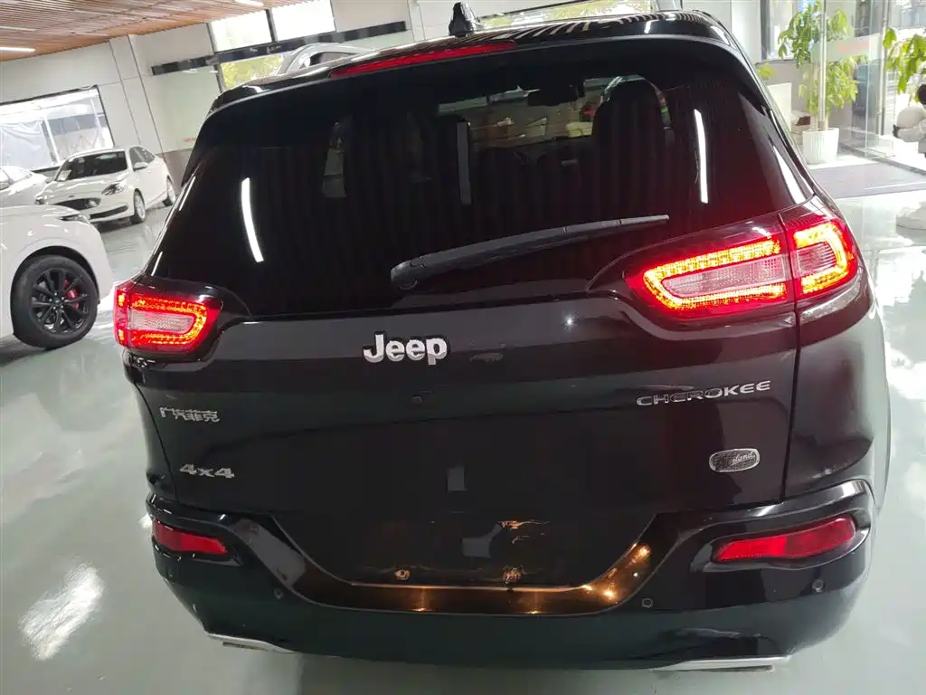 Jeep Cherokee 2018 — фото 4