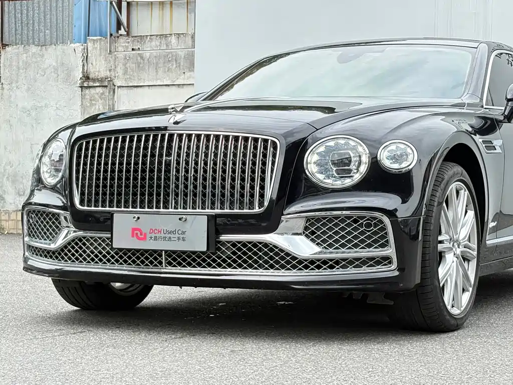 Bentley Flying Spur Plug-In Hybrid 2023 — фото 26
