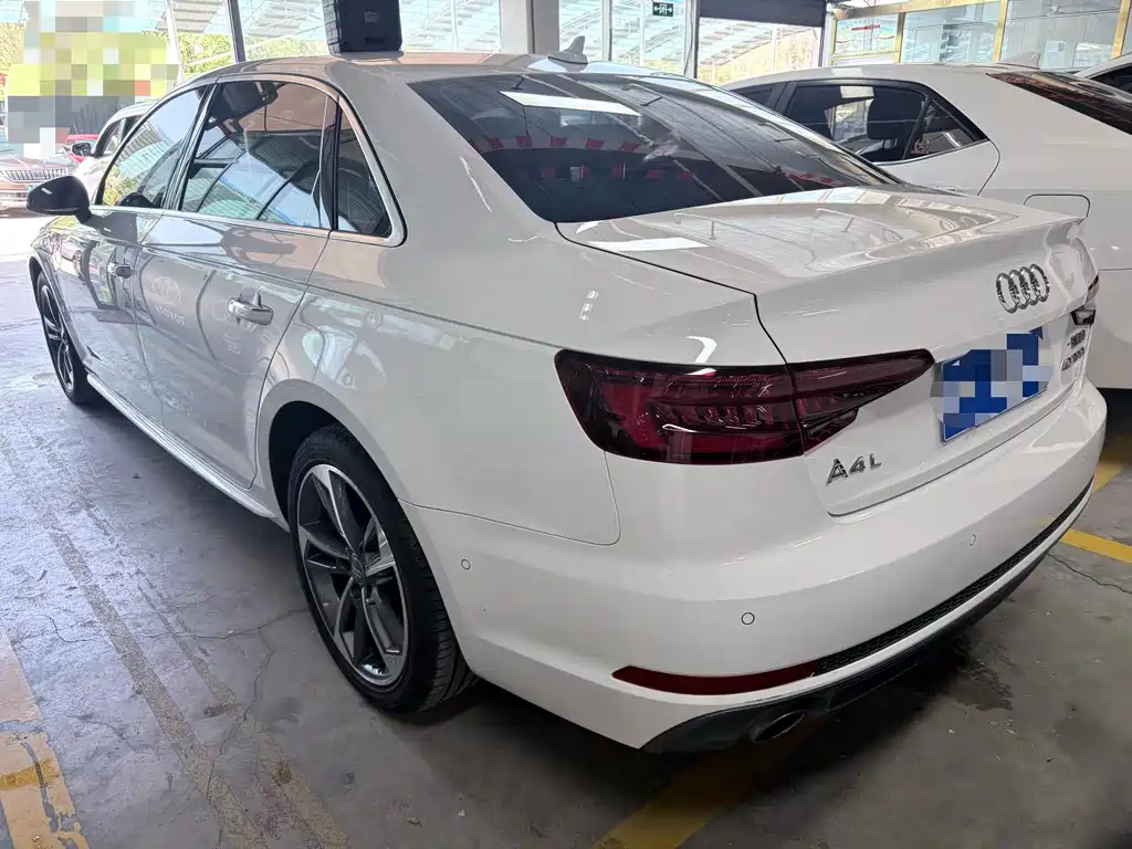 Audi A4L 2018 — фото 18