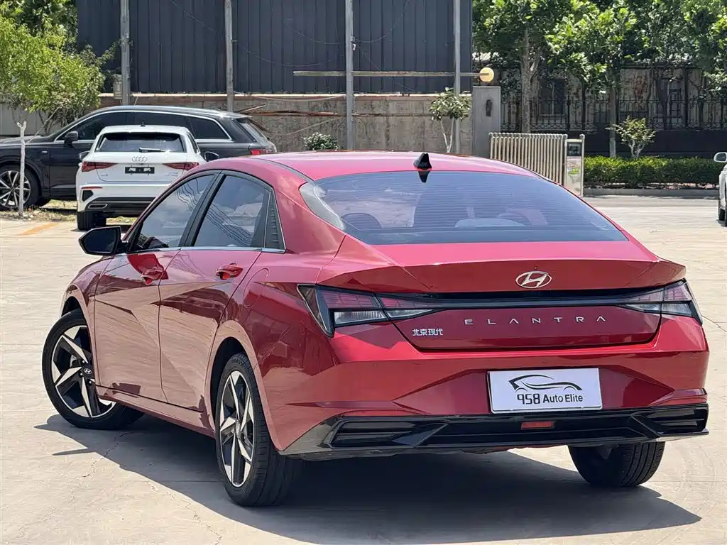 Hyundai Elantra 2023 — фото 9