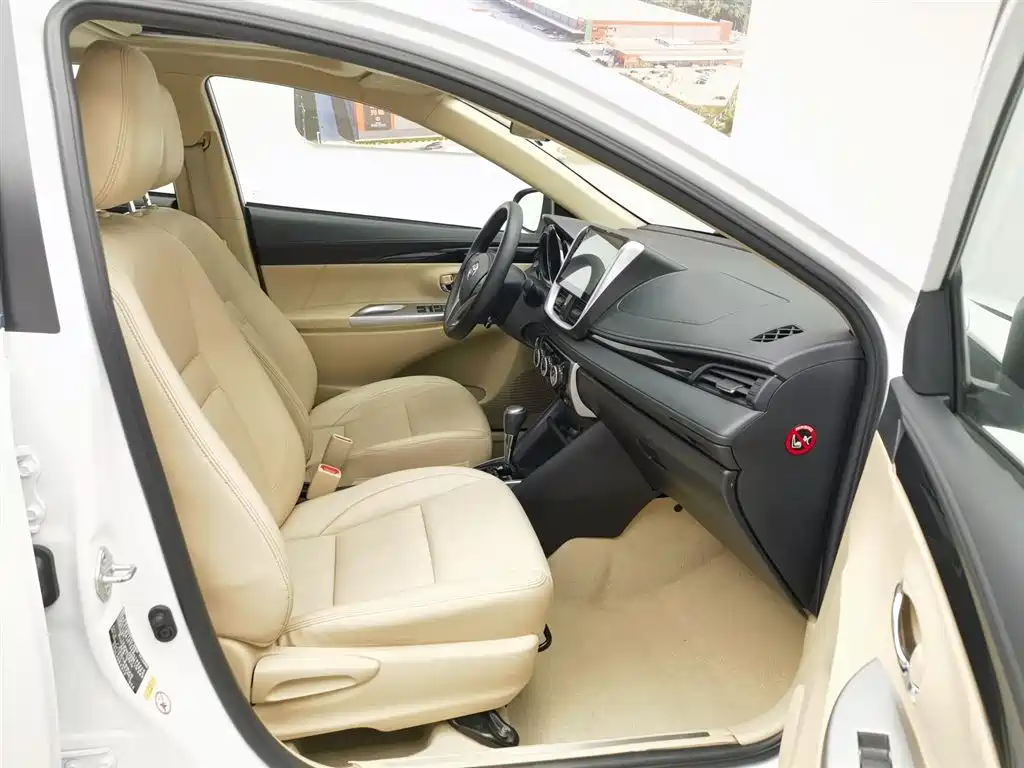 Toyota Yaris L 2017 — фото 23