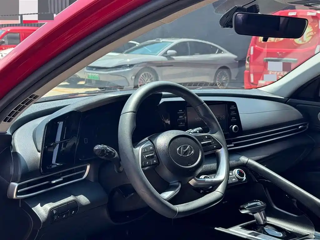 Hyundai Elantra 2023