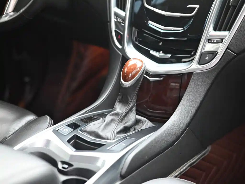 Cadillac SRX 2013 — фото 9