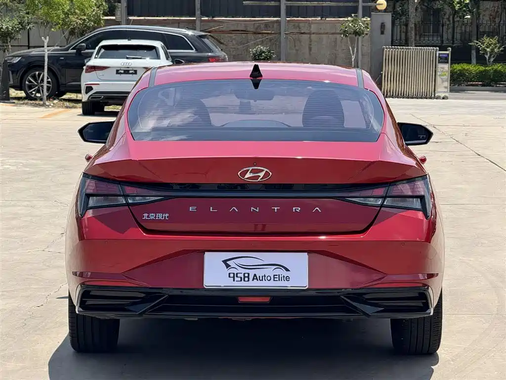 Hyundai Elantra 2023 — фото 10