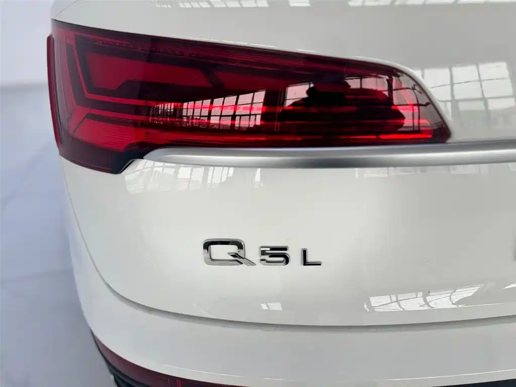 Audi Q5L Sportback 2023 — фото 9