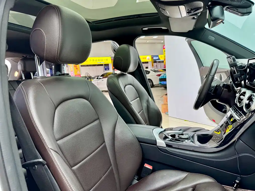Mercedes-Benz GLC 2018 — фото 16