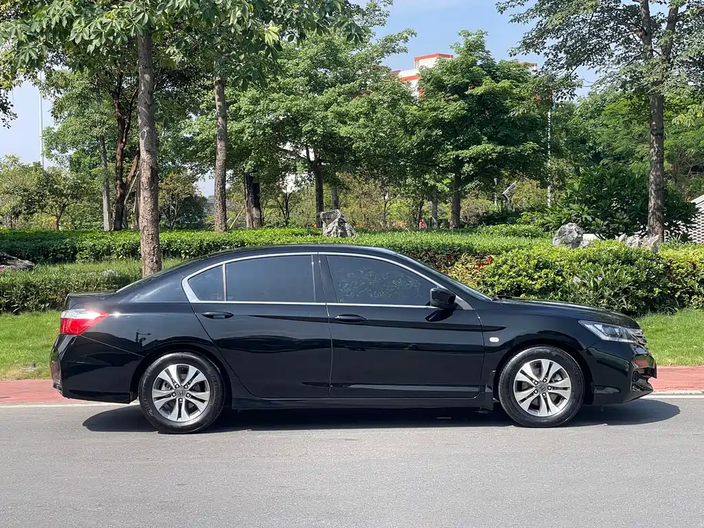 Honda Accord 2014 — фото 20