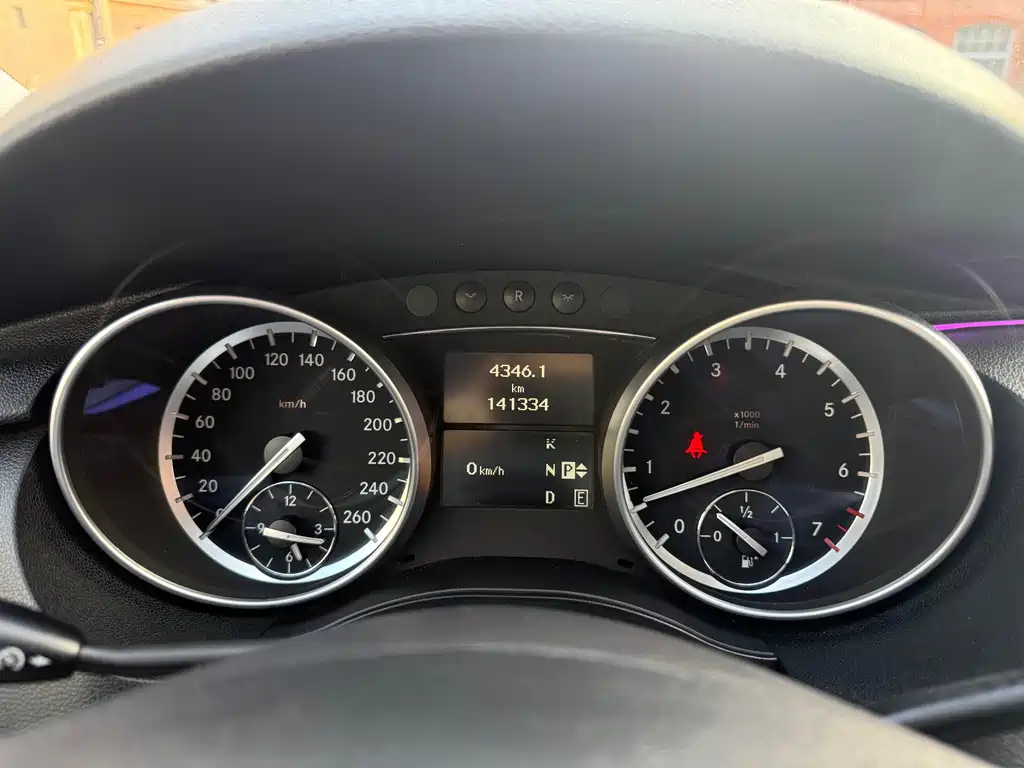 Mercedes-Benz R-Class 2015 — фото 15