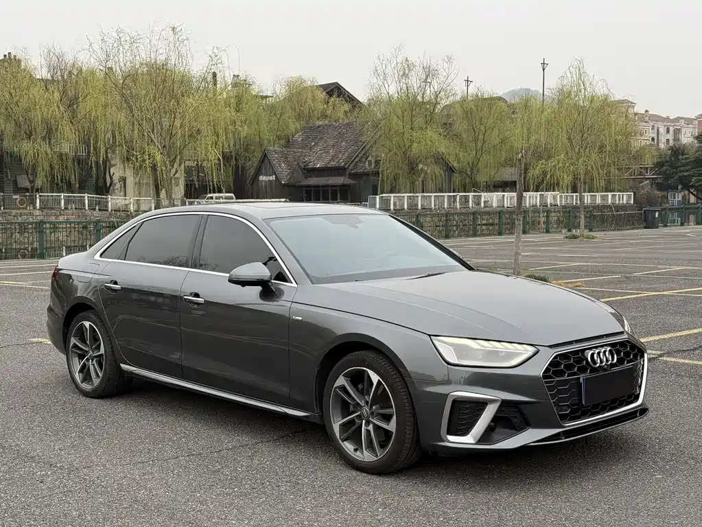 Audi A4L 2021 — фото 1