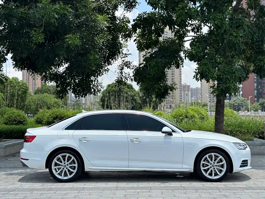 Audi A4L 2017 — фото 13