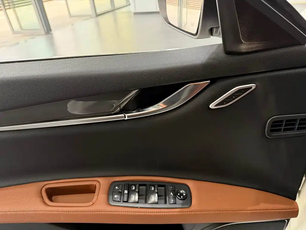 Maserati Ghibli 2021 — фото 16