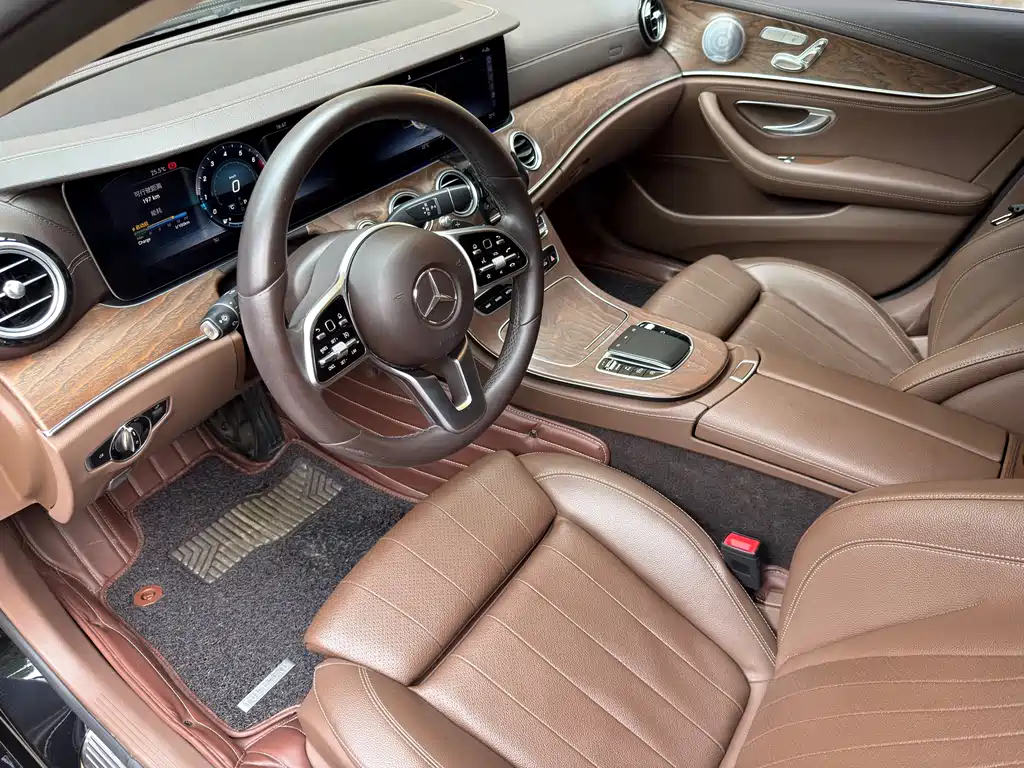 Mercedes-Benz E-Class 2019 — фото 17