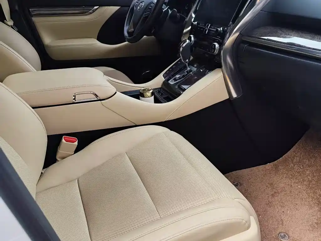 Toyota Alphard 2023 — фото 13