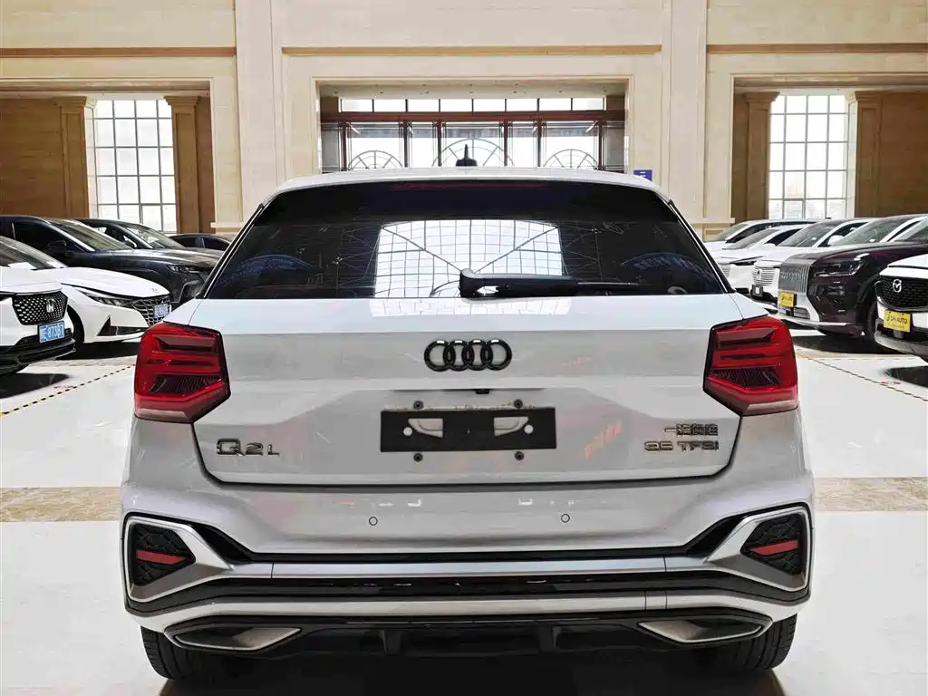 Audi Q2L 2022 — фото 17