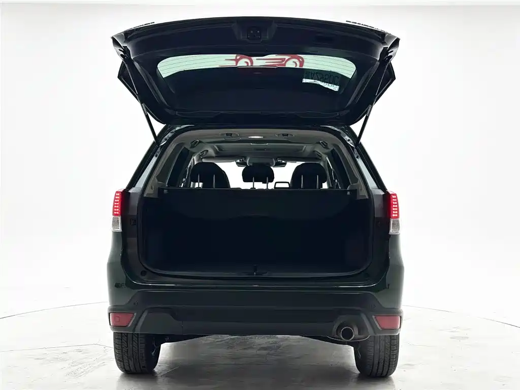 Subaru Forester 2022 — фото 8