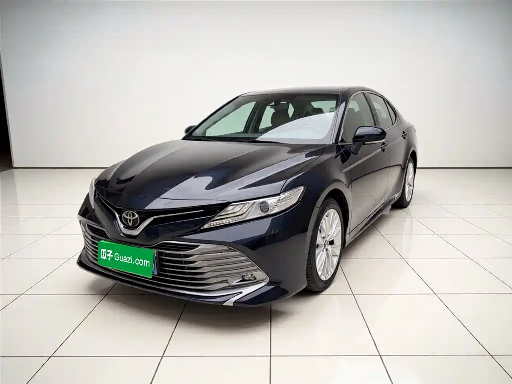 Toyota Camry 2019 — фото 2