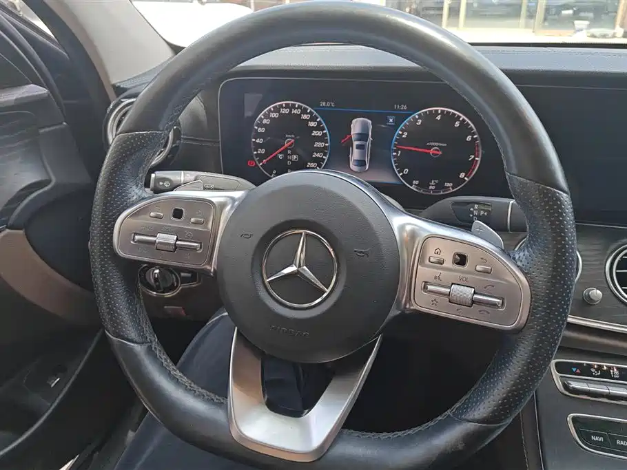 Mercedes-Benz E-Class 2019 — фото 15