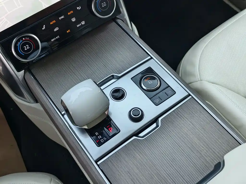 Land Rover Range Rover 2023 — фото 15