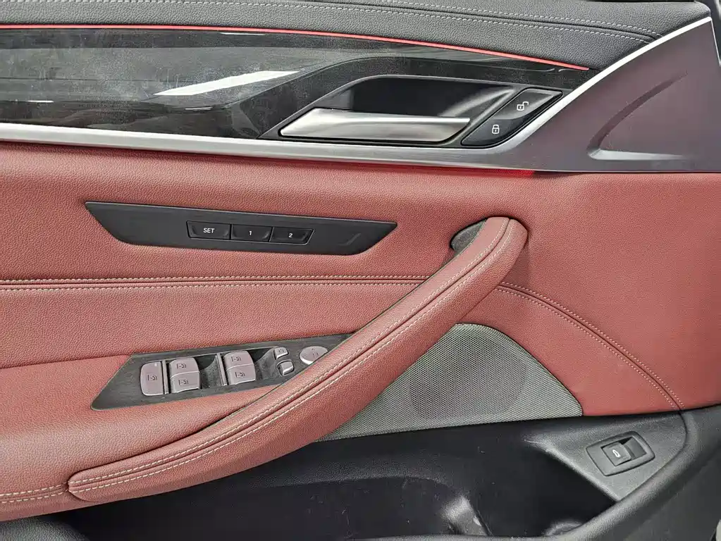 BMW 5 Series 2024 — фото 10