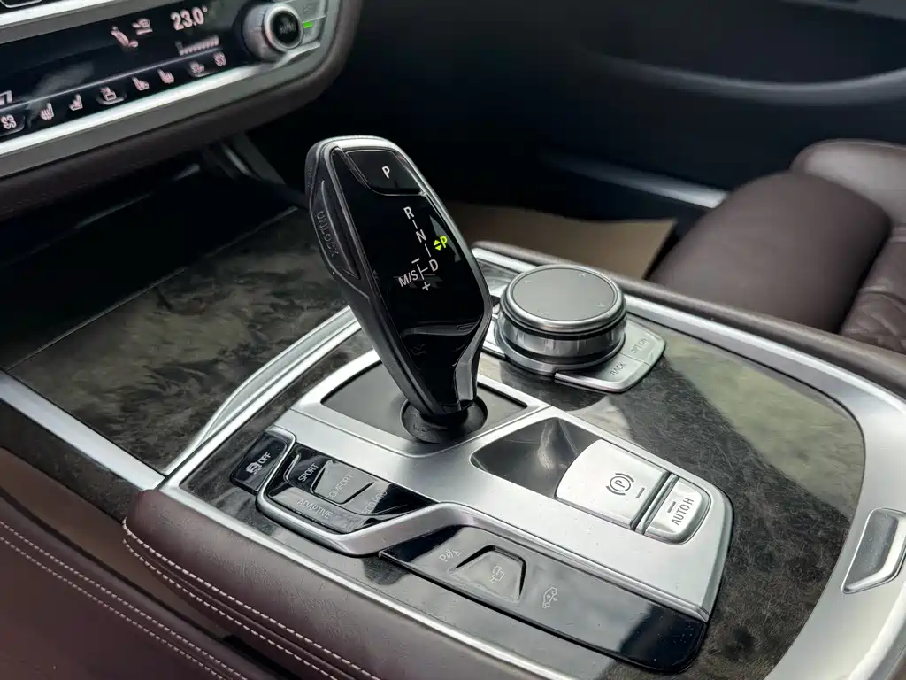 BMW 7 Series 2017 — фото 10