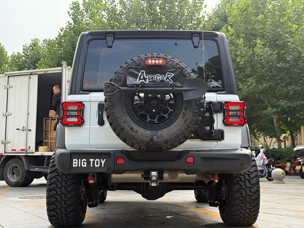 Jeep Wrangler 2021 — фото 11