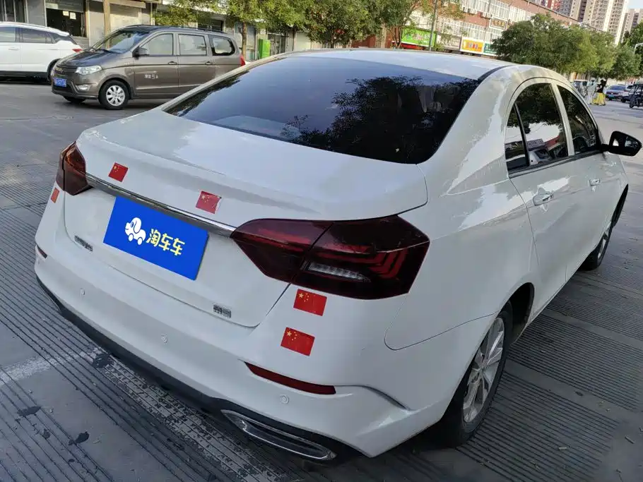 Geely Emgrand 2021