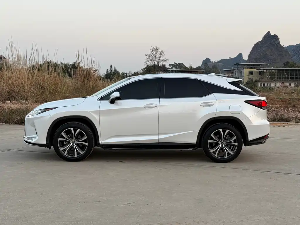 Lexus RX 2022 — фото 10