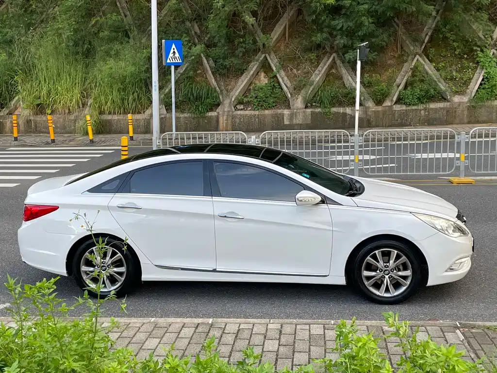 Hyundai Sonata 2014 — фото 20