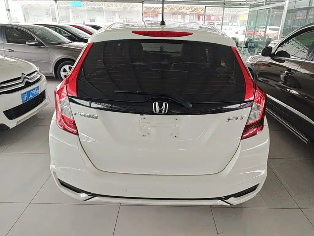 Honda Fit 2018 — фото 6