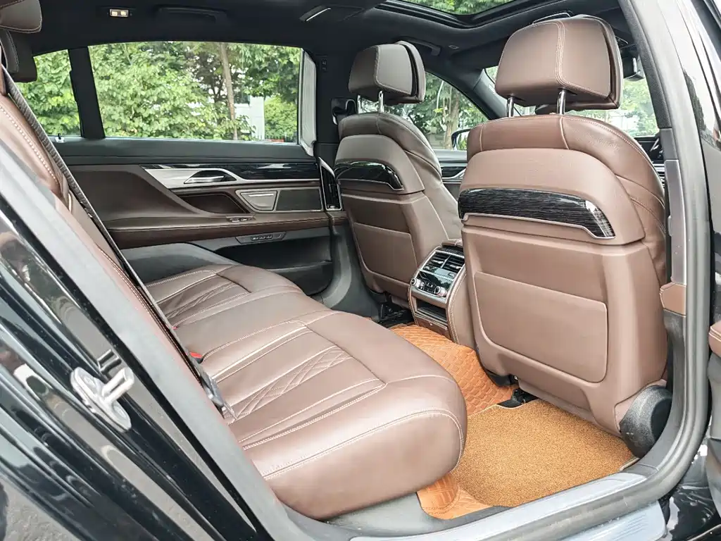 BMW 7 Series 2021 — фото 13