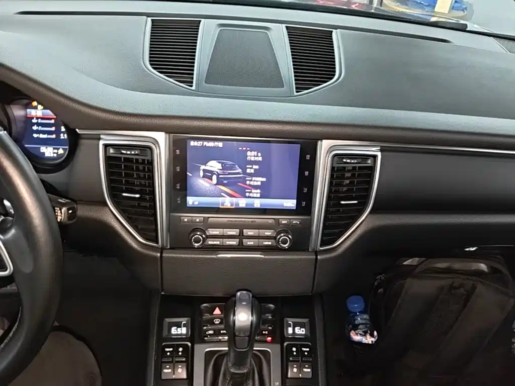 Porsche Macan 2018 — фото 13