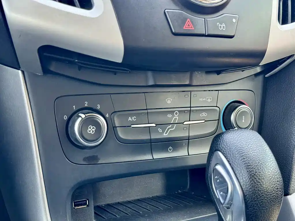 Ford Focus 2015 — фото 13
