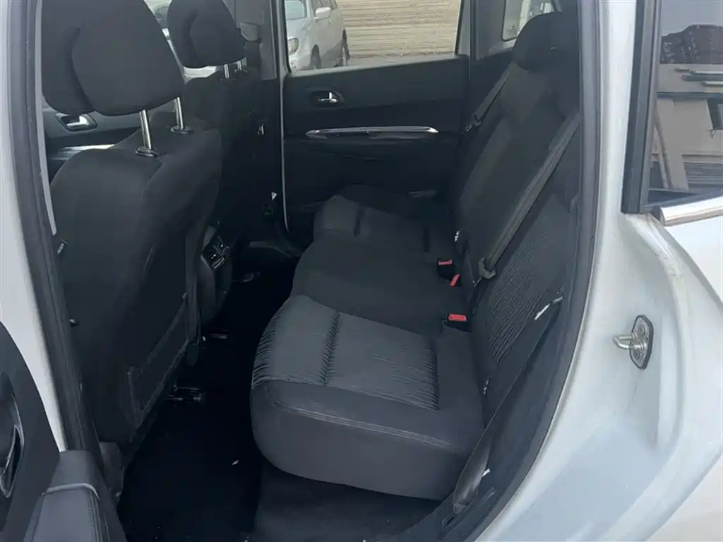 Peugeot 3008 2015 — фото 12