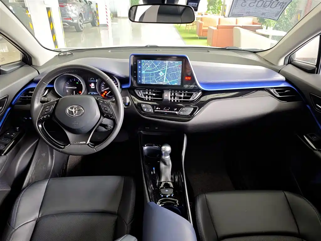 Toyota C-HR 2023 — фото 22