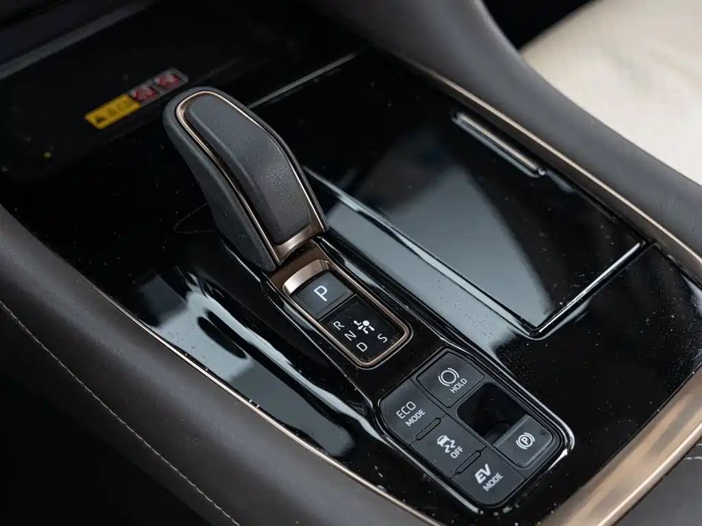 Toyota Alphard 2024 — фото 15