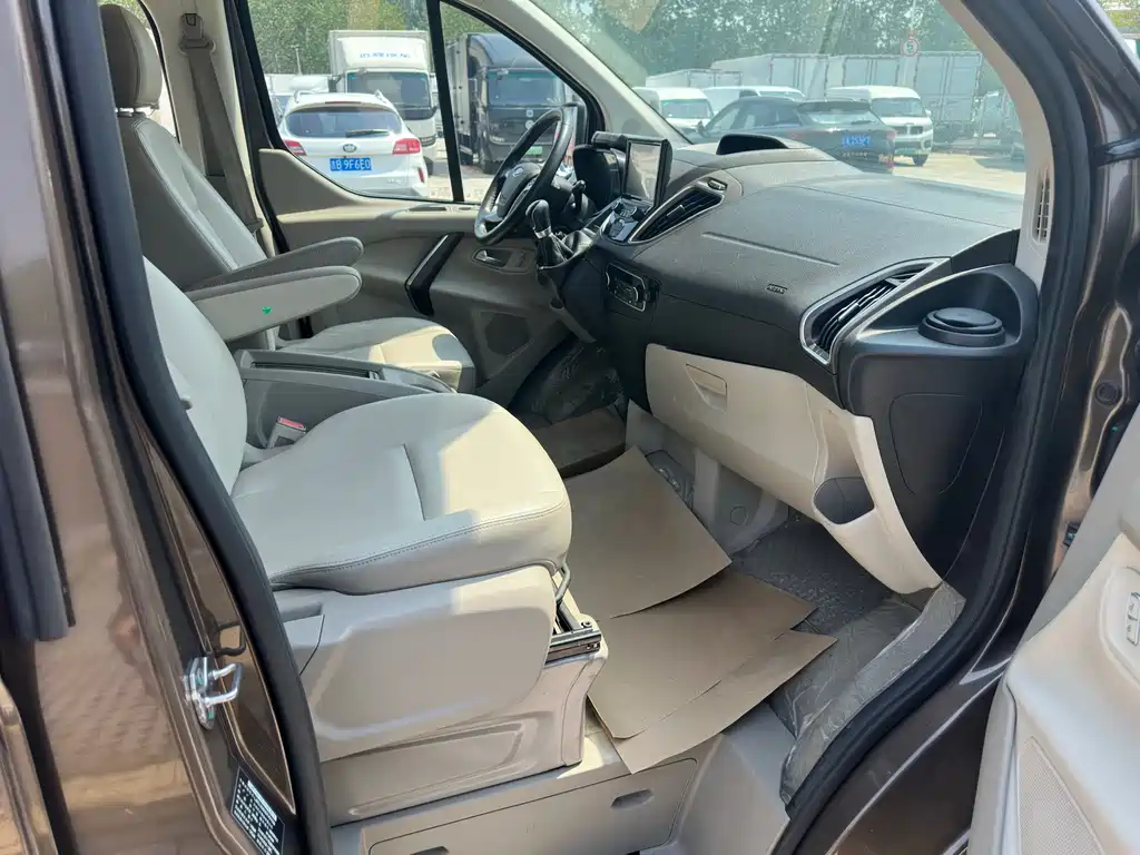 Ford Tourneo 2016 — фото 17