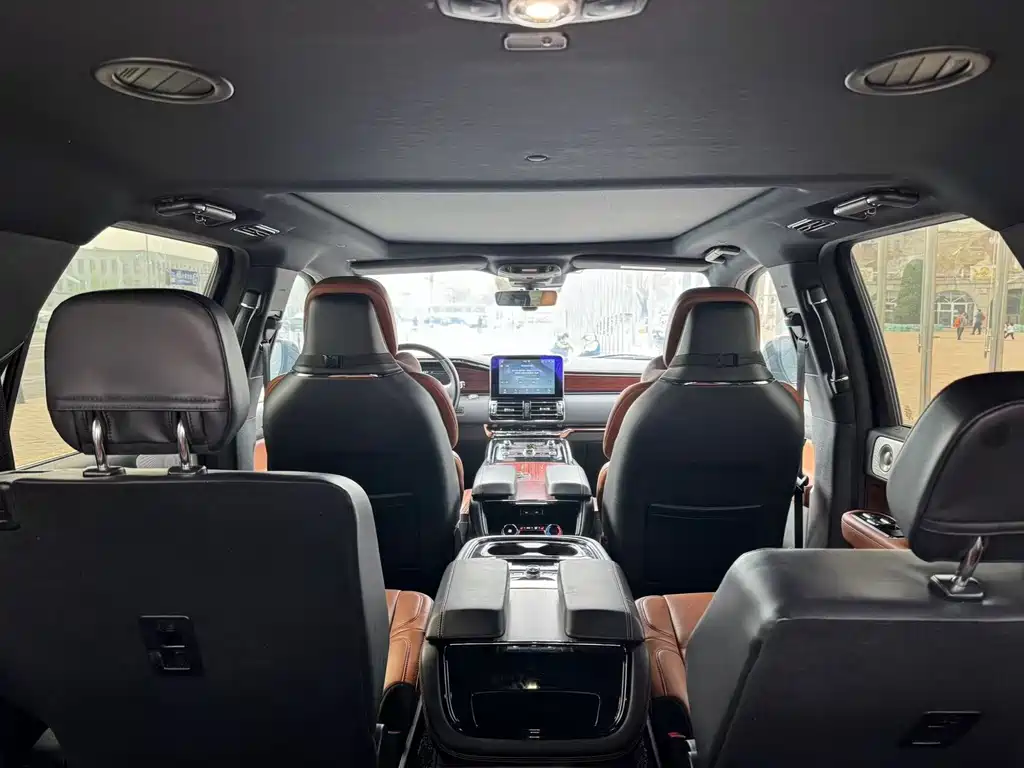 Lincoln Navigator 2021 — фото 15