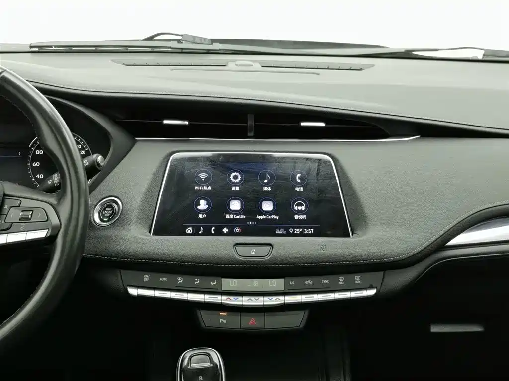 Cadillac XT4 2020 — фото 12