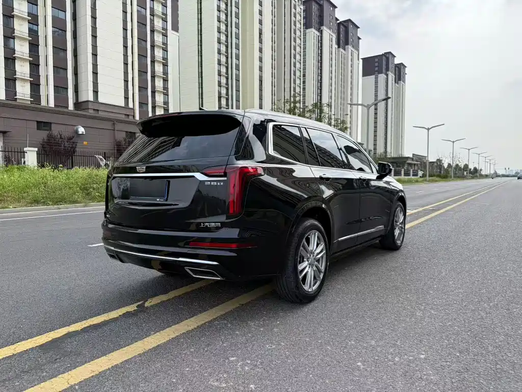 Cadillac XT6 2022 — фото 11