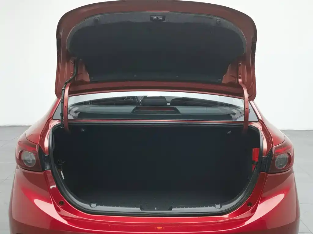 Mazda 3 Axela 2018 — фото 16