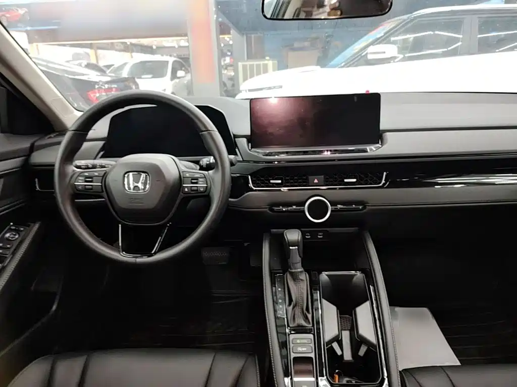 Honda Inspire 2025 — фото 10
